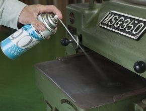902シリコーンスプレー 刃物やカッターに粘着が付きにくく、作業効率UP
