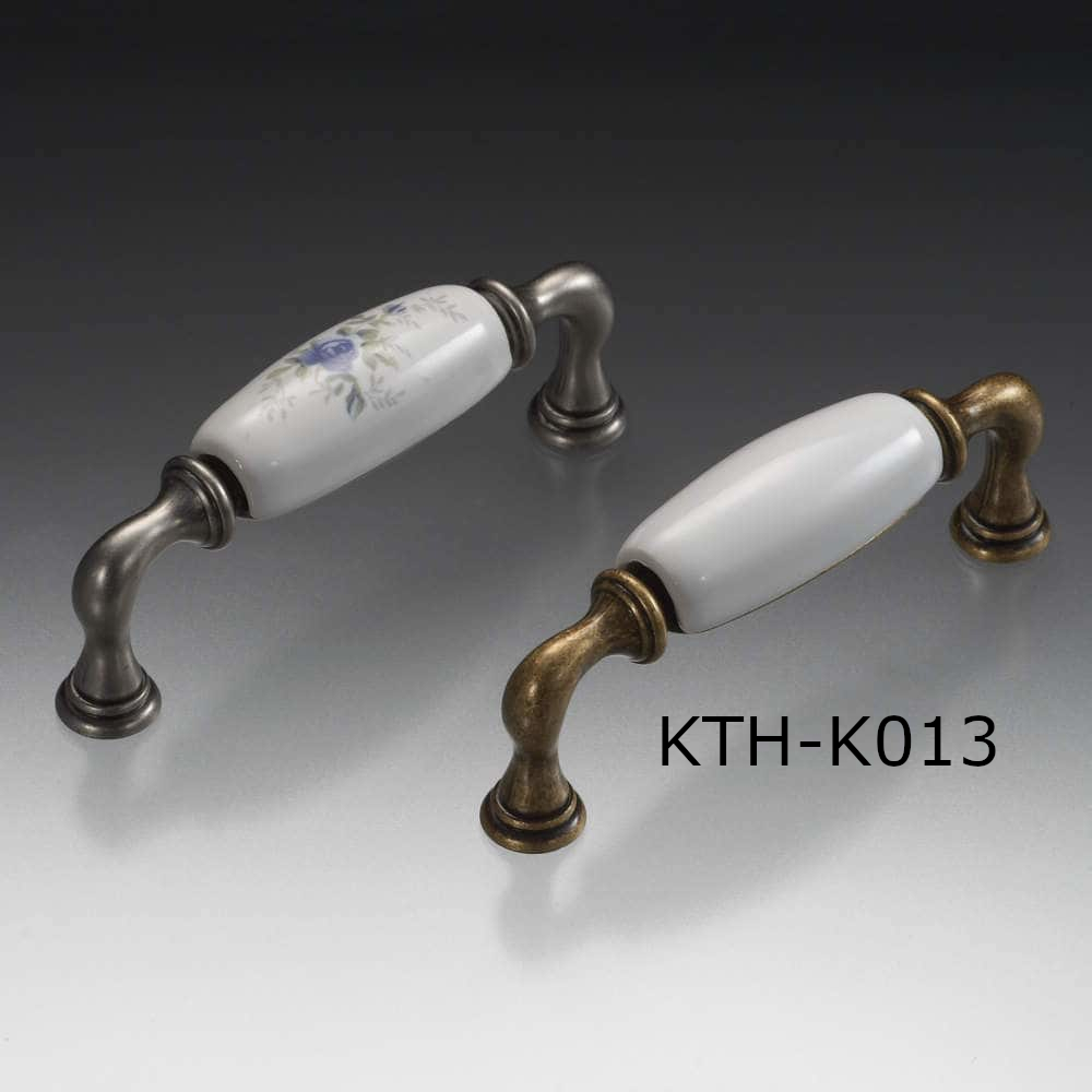 スガツネ工業/つまみハンドル王国 KTH-K013 イタリア製工芸品 家具用取手 ホワイト（花柄）／真鍮古美